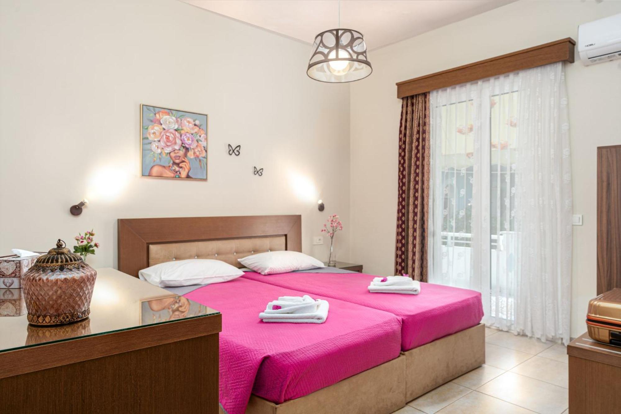 Stathis Beachfront Luxury Rooms Kalamákion Habitación foto